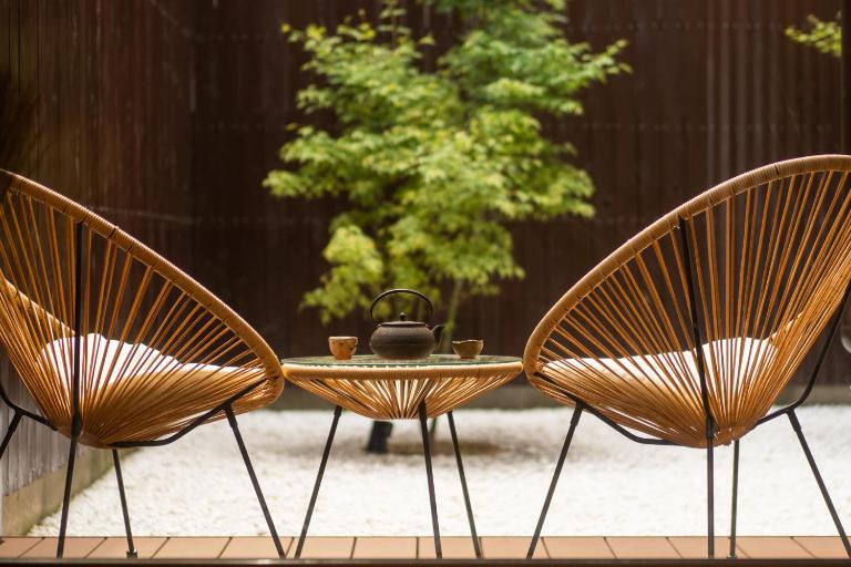 夏様八雲莊 5 minutes from Kyoto Nijo Station,Entire Kyomachiya with courtyard,Sleeps 8,Comfortable option with two bathrooms - B&B Kyoto