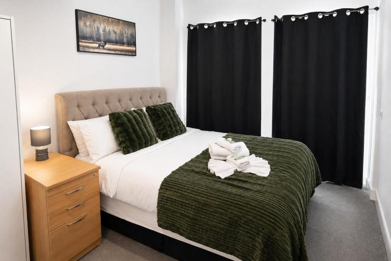 Cosy 2 bed flat in Newport prime location, sleeps 5 - B&B Newport