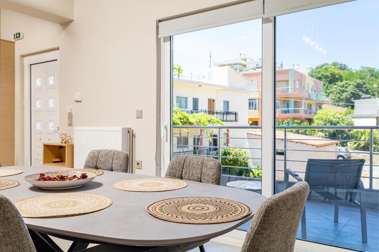Oikia Azilakas 3 Bedroom House with Parking - B&B Chania