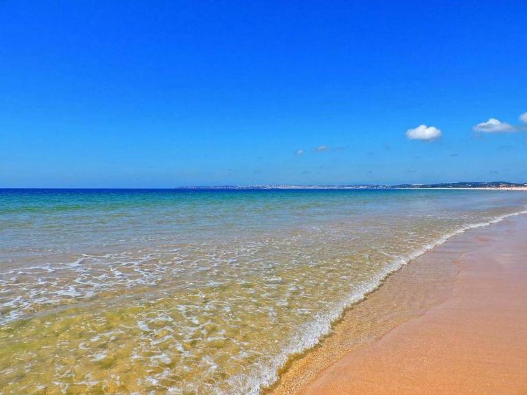 Alvor Sea Front Studio - Walk to Bech - Self Check in - Chambres d'hôtes Alvor