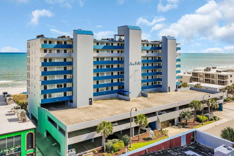 Oceanfront Penthouse in Paradise w Indoor Pool - B&B Myrtle Beach