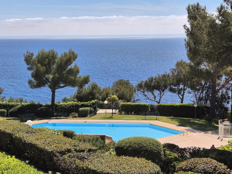 Résidence avec piscine, vue mer, tennis, parc pour enfants - Chambres d'hôtes Saint-Mandrier-sur-Mer