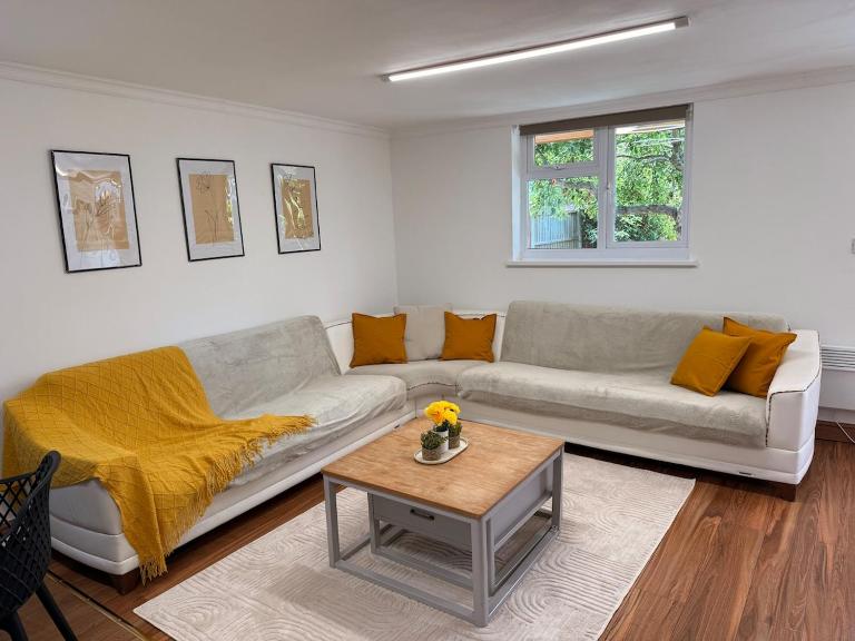 Modern and Cozy Detached House - Sleeps 4 - B&B Eltham