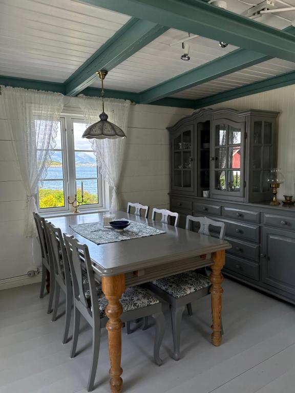 Traditional cabin in Lofoten - Seaside on a secluded street - Bed and Breakfast Festvåg