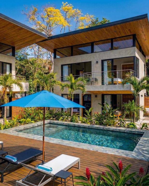 Nori Villas - Boutique Jungle Suites with Saltwater Pool, Tamarindo - B&B Tamarindo