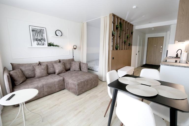 Stylish Apartment in Visoriai Fast Wi-Fi - B&B Vilna