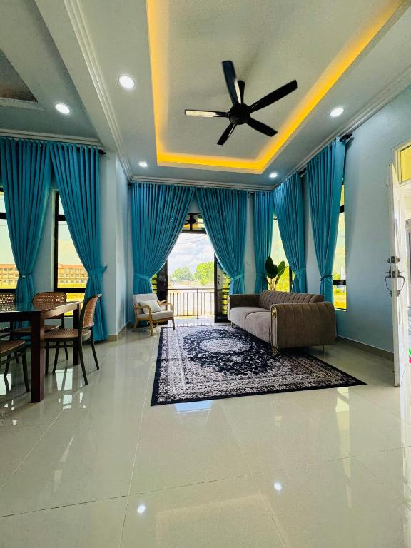 Ola Villa Homestay Pantai Penarik - B&B Sik