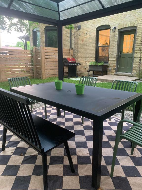 The Day Tripper - 15 minutes from Grand Bend Beach - B&B Parkhill