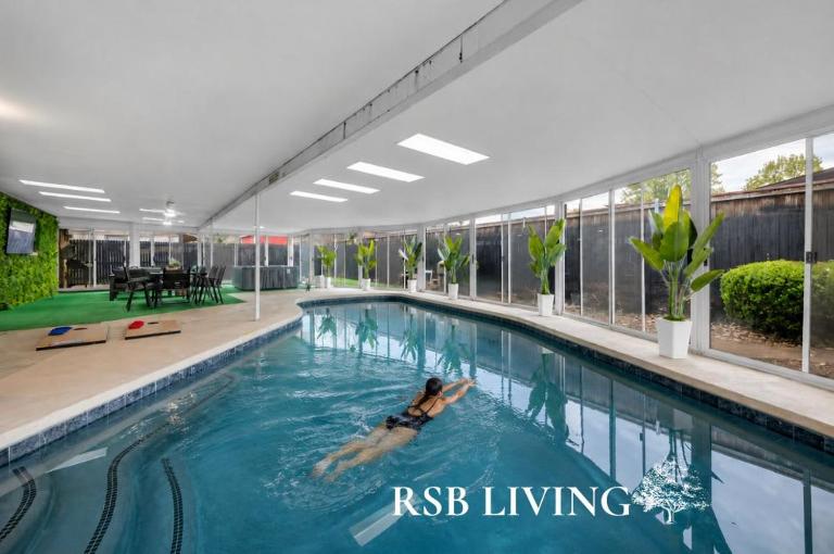 Indoor Pool & Hot Tub Near AT&T Stadium - Ferienwohnung Irving
