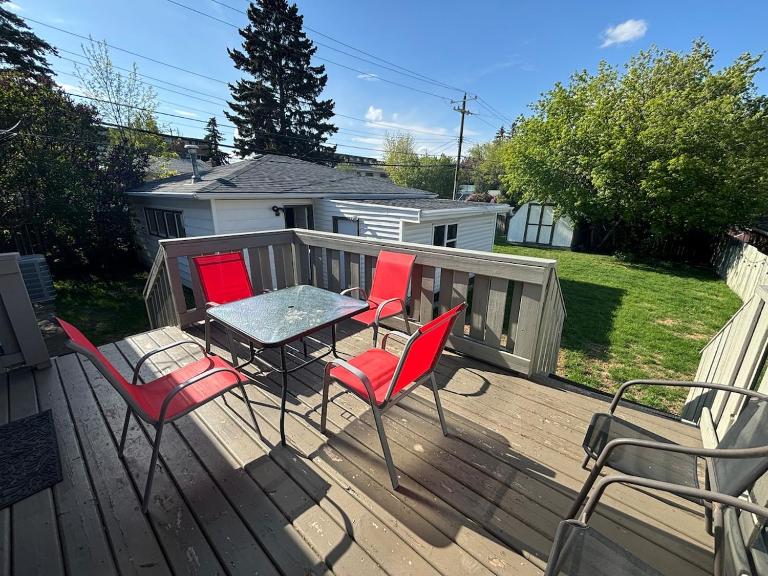 4Bed Rooms 4Queen Bed Two living Room 2 TV FREE BANFF PARK PASS! near Downtown Executive family House - B&B Calgary
