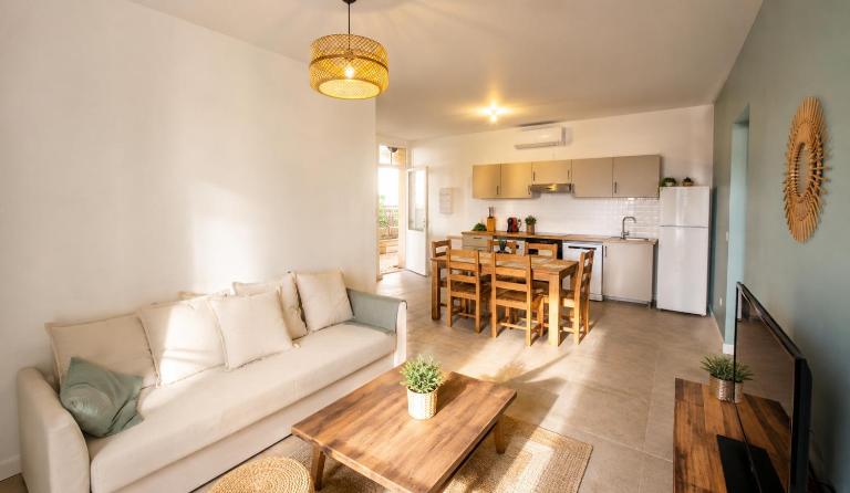 T4 Castries - 3 chambres - Terrasse - Clim - Montpellier 15 min - B&B Castries