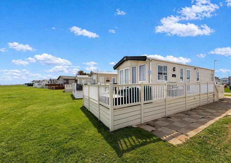 Beautiful Caravan With Full Sea View At Broadland Sands In Suffolk Ref 20100Bs - B&B Hopton
