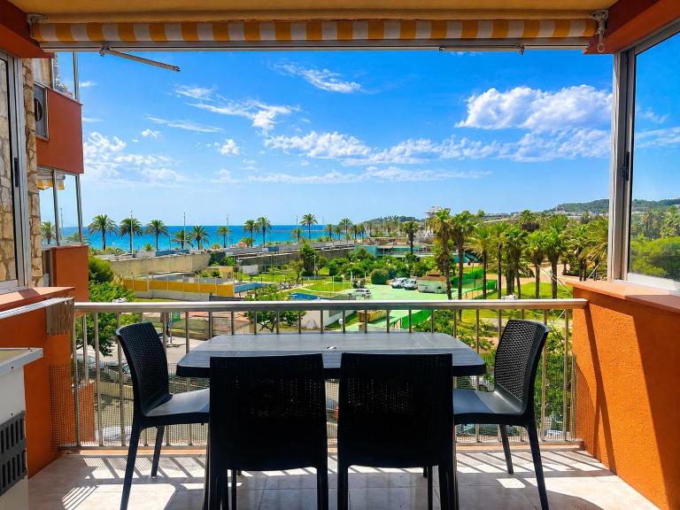 Sun and Beach lovers, Apartment 14139, La Pineda - B&B La Pineda