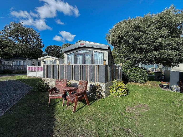 Beautiful Caravan With Decking And Wifi At Azure Sea, Suffolk Ref 32025Az - B&B Lowestoft