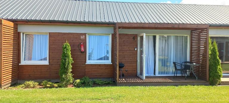 Domki Wrzosowo niedaleko Dziwnówka - B&B Wrzosowo