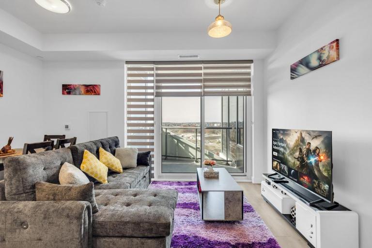 Urban Luxury Condo in the heart of Kitchener - B&B Kitchener