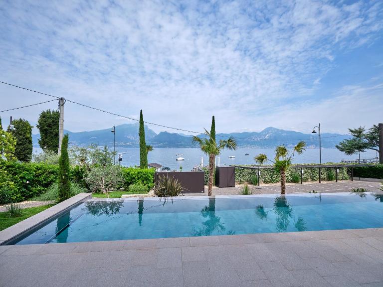 Apartment La Baia - Ferienwohnung Torri del Benaco