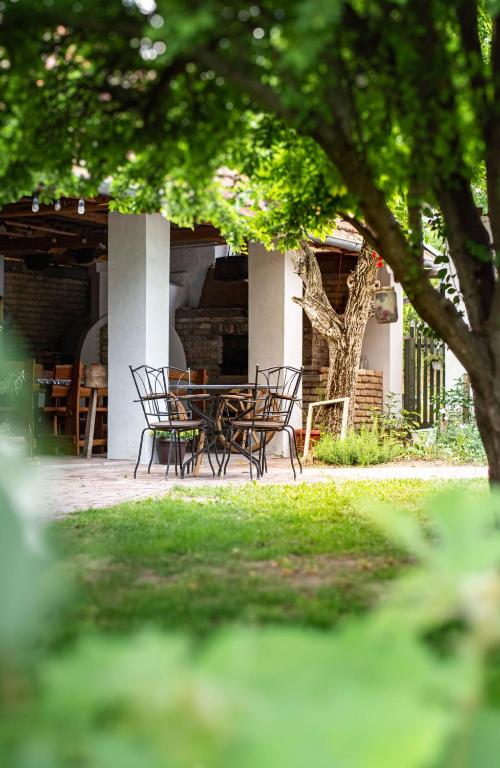 Gaia's Garden - Traditional Slow Living Farmhouse - Chambres d'hôtes Šupljak