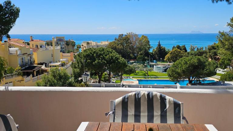 Dúplex con vistas al mar,cerca de playa y puerto - B&B Estepona