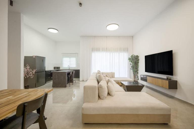 3BDR apt with a huge garden BY MadrigalRentals - B&B Teverya