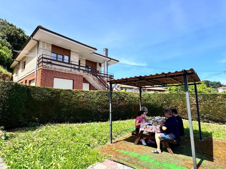 Casa Perales, Luz y calma cerca de Somo - B&B Elechas