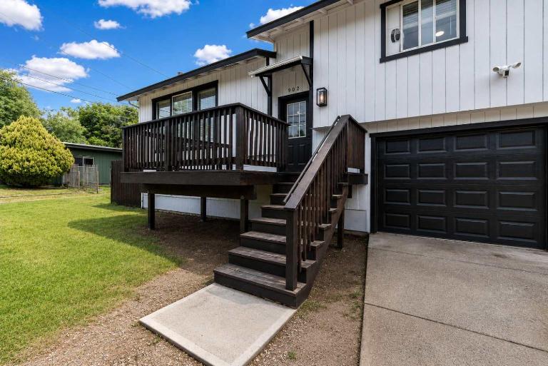 CDA Family Fun Hot Tub, Game Room And More - B&B Coeur d'Alene