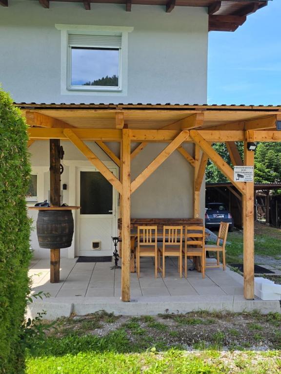 Benji's Apartment - Apartment im Grünen - Ferienwohnung Pötschach