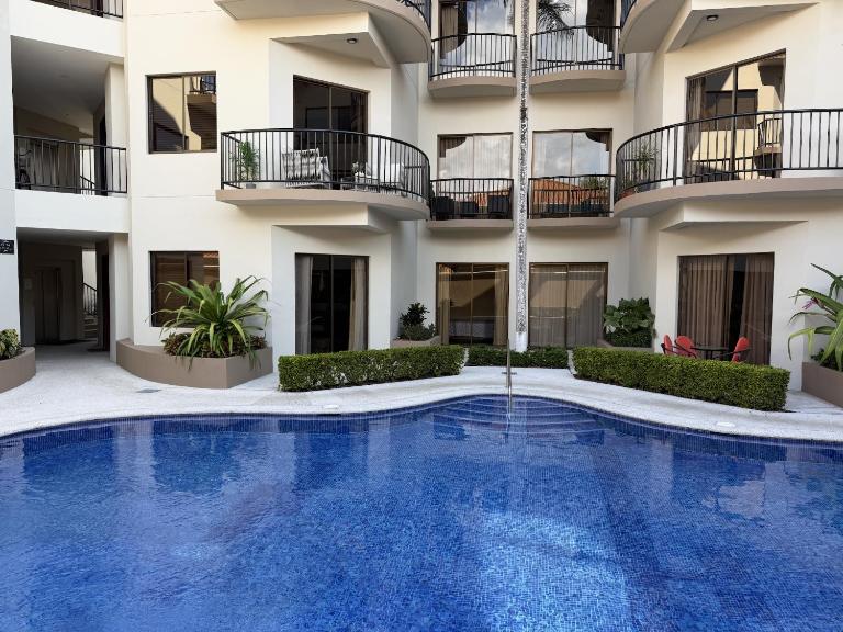 Timeless Beauty at Monaco Condominiums - Excellent Location, Walk to the Beach - Chambres d'hôtes Jacó