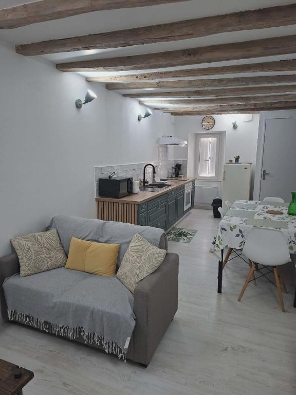 Quiet apartment Chamaillard 2 - Ferienwohnung L'Île-Bouchard