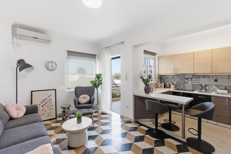 Le Bleu, Stylish Apartment steps from the Sea - Ferienwohnung Vári