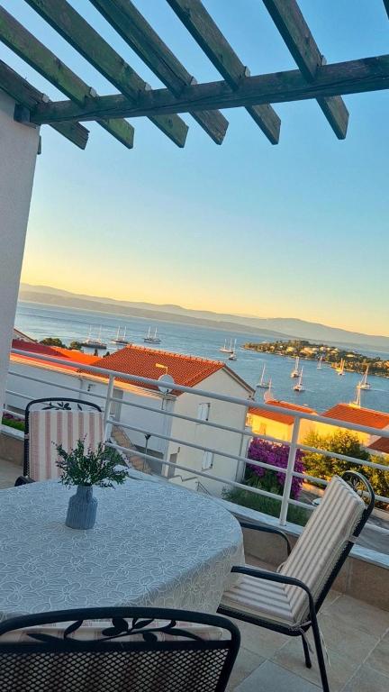 Peaceful Island Apartment with Stunning Sea View - B&B Nečujam