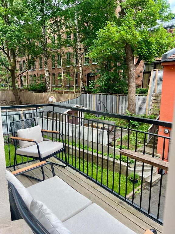 1BR w Balcony | Walk to Historic Streets - Chambres d'hôtes Oslo