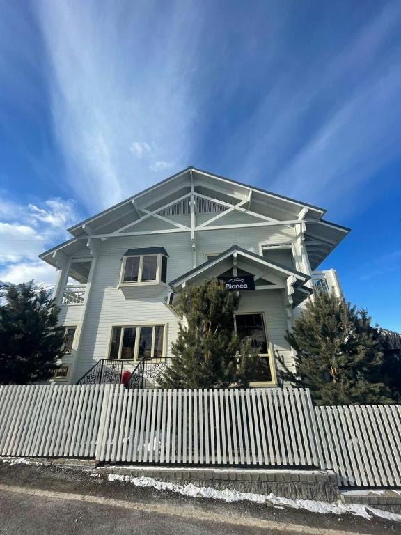 Bianca Chalet - Chambres d'hôtes Almaty