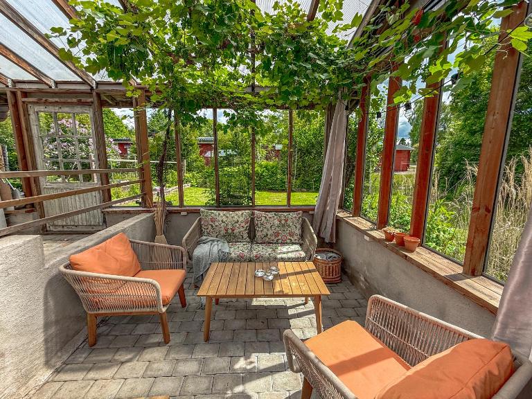 Cozy Cabin 300m from the Lake with Boat & large Greenhouse - Ferienwohnung Munka-Ljungby