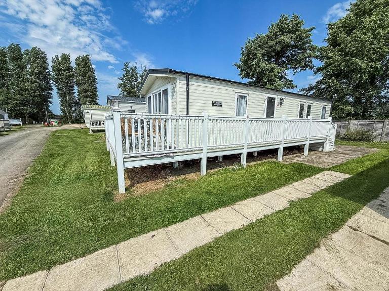 Beautiful Caravan With Decking At Manor Park In Hunstanton Ref 23042B - B&B Hunstanton