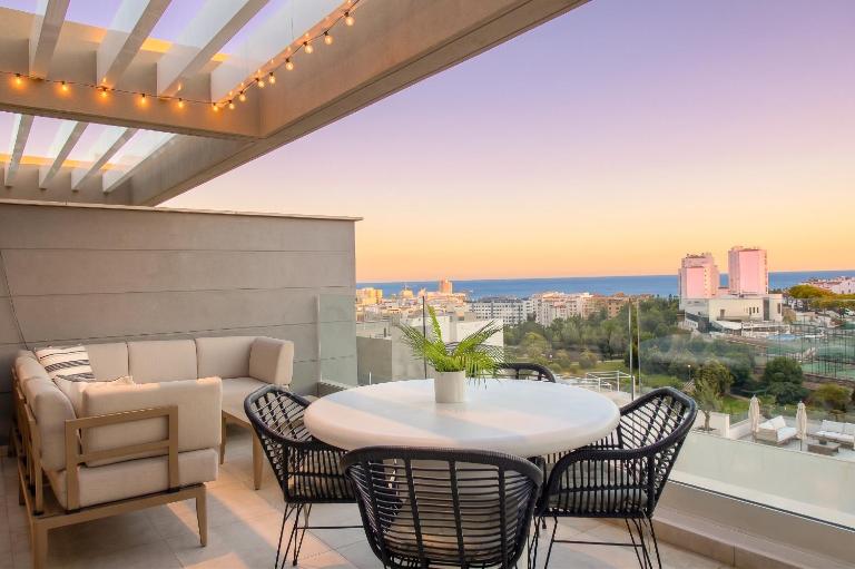 AR 17 South Bay - B&B Estepona