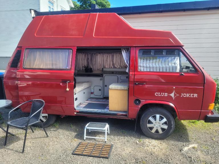 Youth VW Hostel - Westy Glamping - Good Vibes Only - Bed and Breakfast Svolvær
