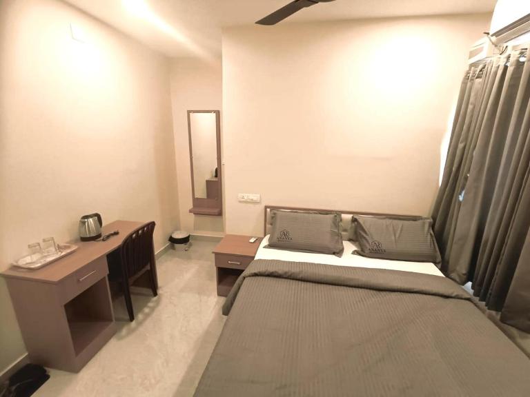 Peaceful single room stay - B&B Manibail