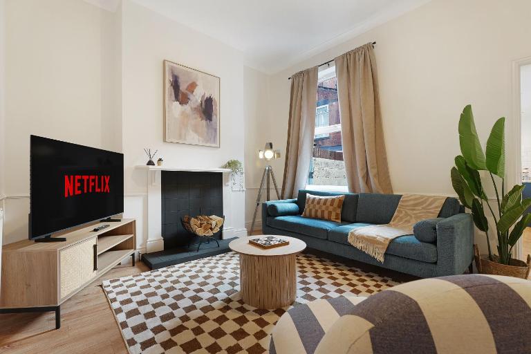 Relax and Unwind in This Charming 4 Bed Village Home - B&B Kingston upon Hull