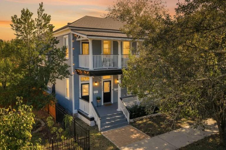 Designer 2BR - Historic Charm Walk to Fun - B&B Jacksonville