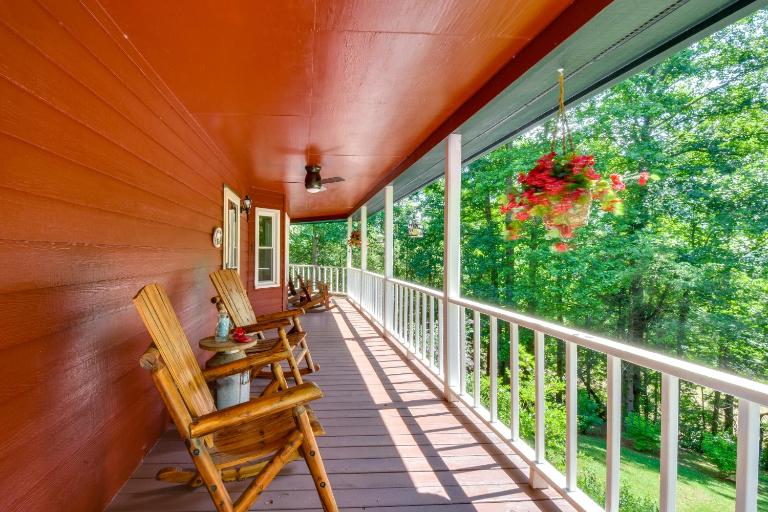Hiawassee Porch: Getaway Near River, Lake & Trails - Ferienwohnung Hiawassee