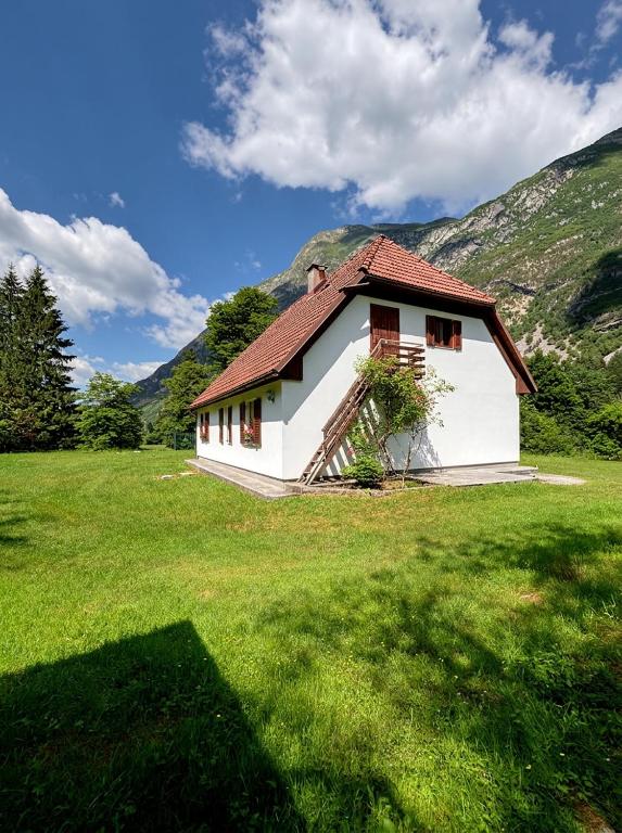 House Flajs - secluded 2BR Surrounded by Forest - B&B Soča