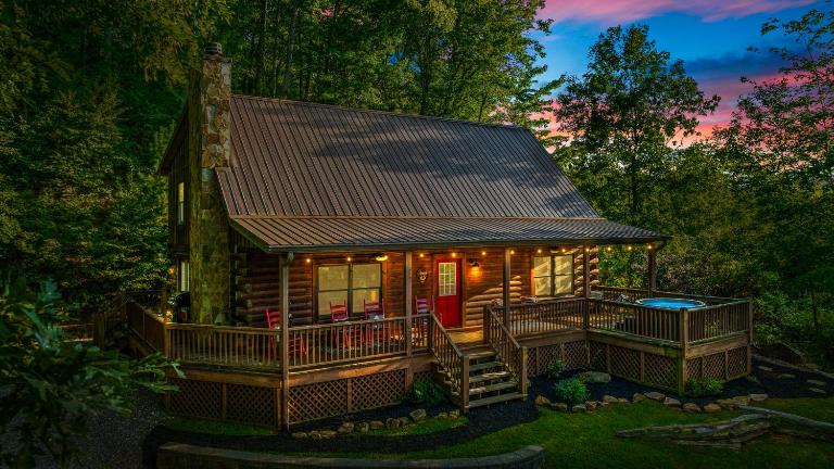 Bryson City Cabin, Game Loft, Hot Tub, Fire Pit - B&B Bryson City
