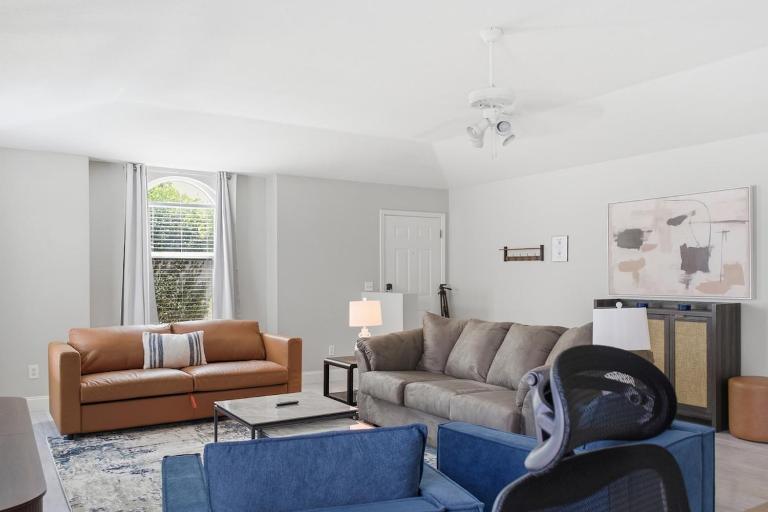 Pensacola, NAS, Beaches, Game Room and Workspace - B&B Pensacola