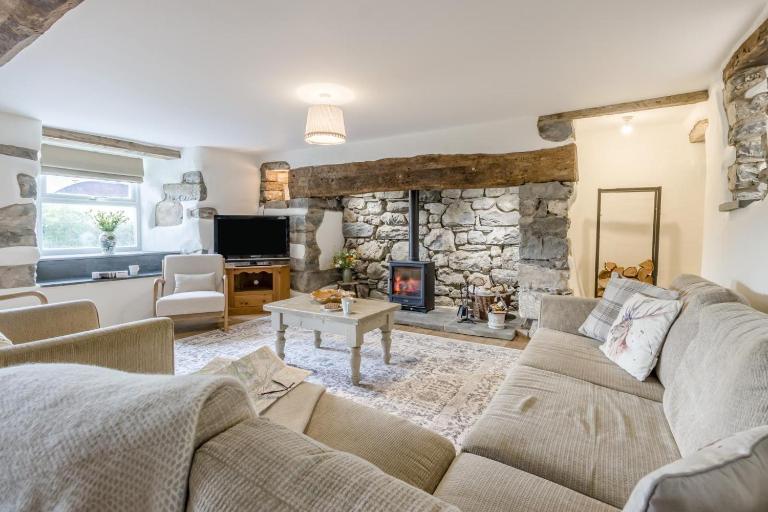 4 Bed in Llanfihangel Y Pennant oc-b42719 - B&B Llanfihangel-y-Pennant