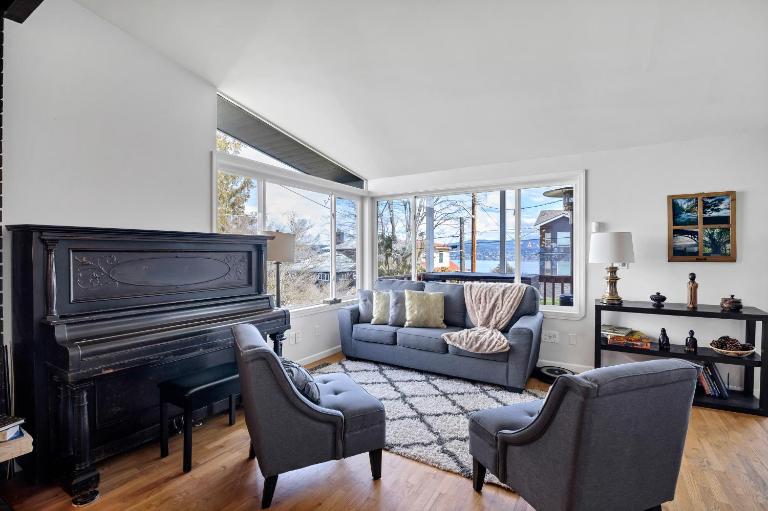 Lakeview Haven 3Bd/3Ba Estate Game Day Stay - Bed and Breakfast Seattle