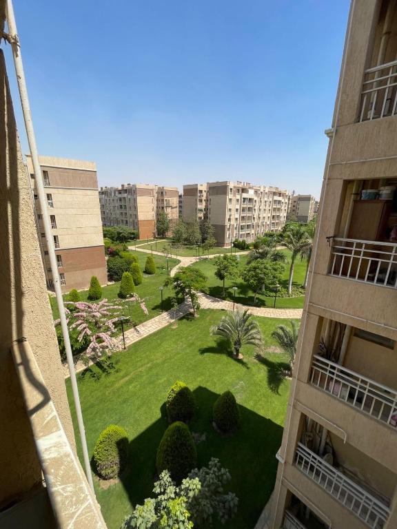 شقه في مدينتي غرفتين و صاله مكيفه مفروشه فندقي - Fully Furnished & Air-Conditioned 2-Bedroom Apartment with Large Living Room in Madinaty - 98 sqm - B&B Madinaty