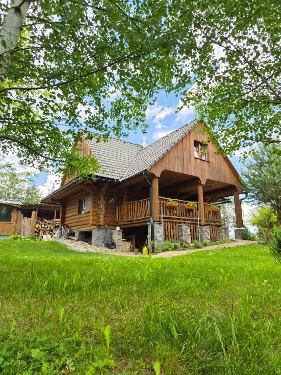 Drevenica pod vŕbami s farmou a zvieratami - Chambres d'hôtes Slovenská Ves
