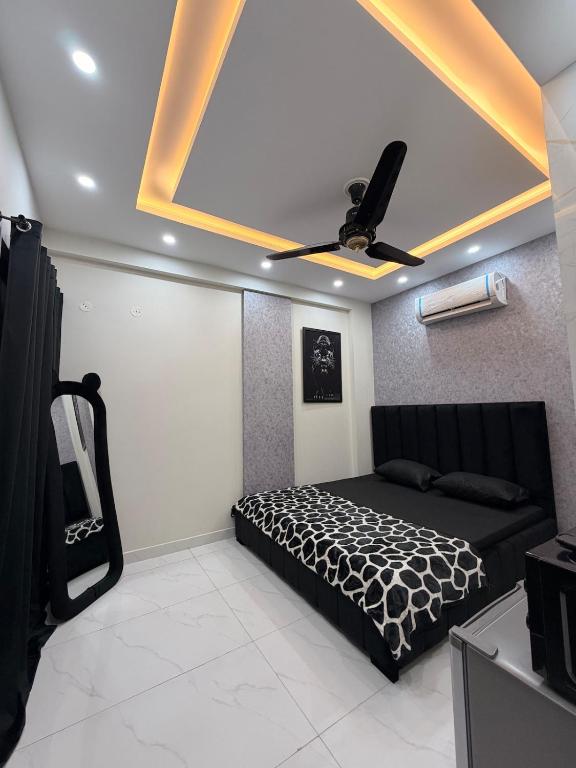 Elegant 1-Bedroom Stay with Comfort & Style - B&B Lahore