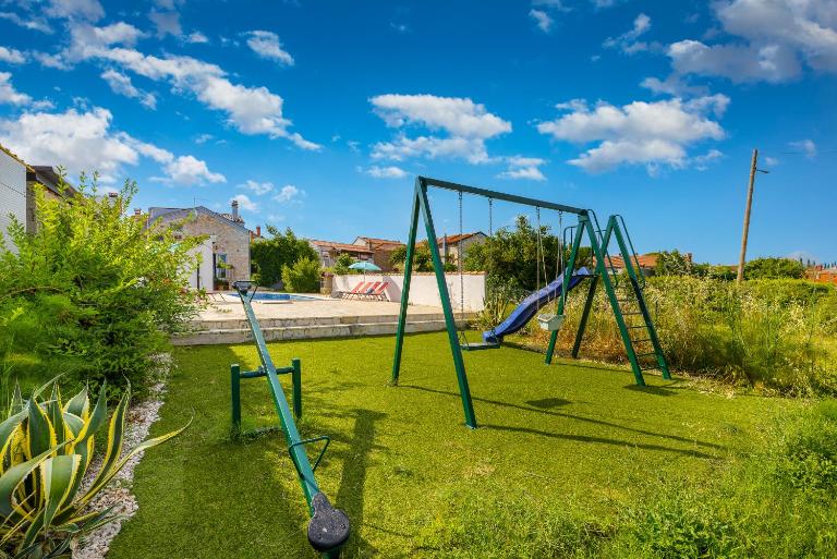 Charming Family Home with Private Pool - B&B Marčana